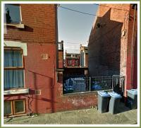 even the windows are low 
by wim rutten